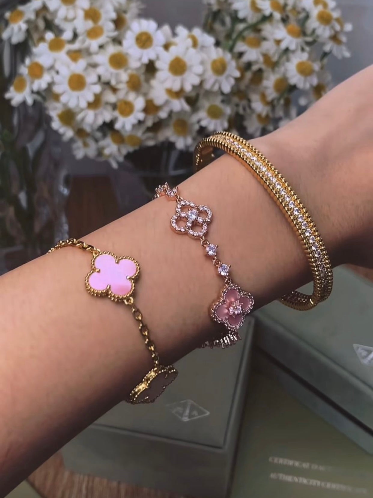 La Vie en Rose Ubax Van Cleef Bracelet - 18K Gold Plated