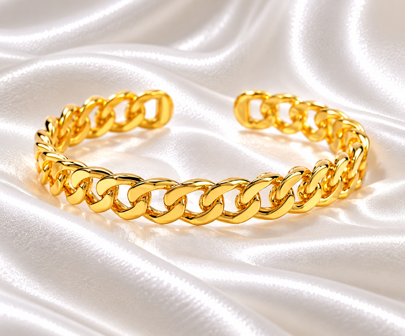 Nastexo Cuff Bracelet - 18k Gold Plated